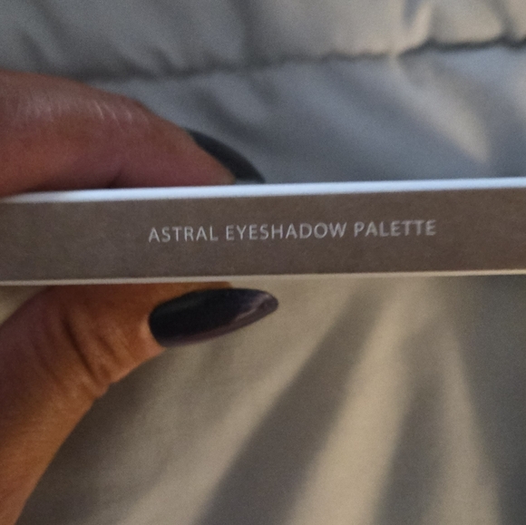 🌈 Lithe Beauty – Astral Eyeshadow Palette - NIB - Picture 6 of 7